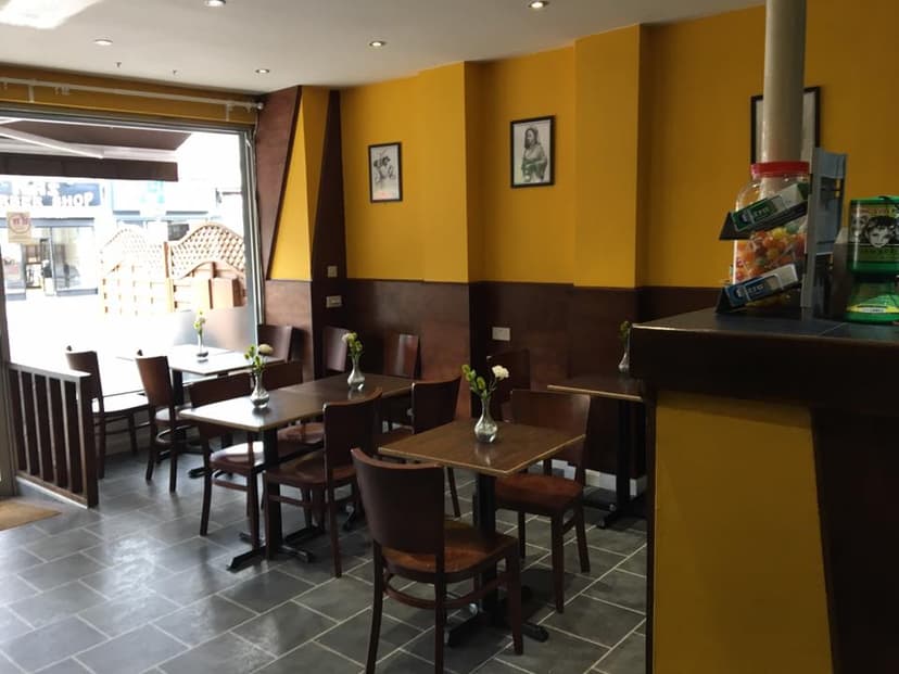 Adams Ethiopian restaurant intro left img